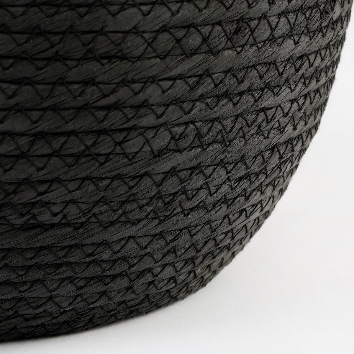 Handgemaakte Jorck plantenmand zwart papier – stijlvolle en praktische mand van Woonware