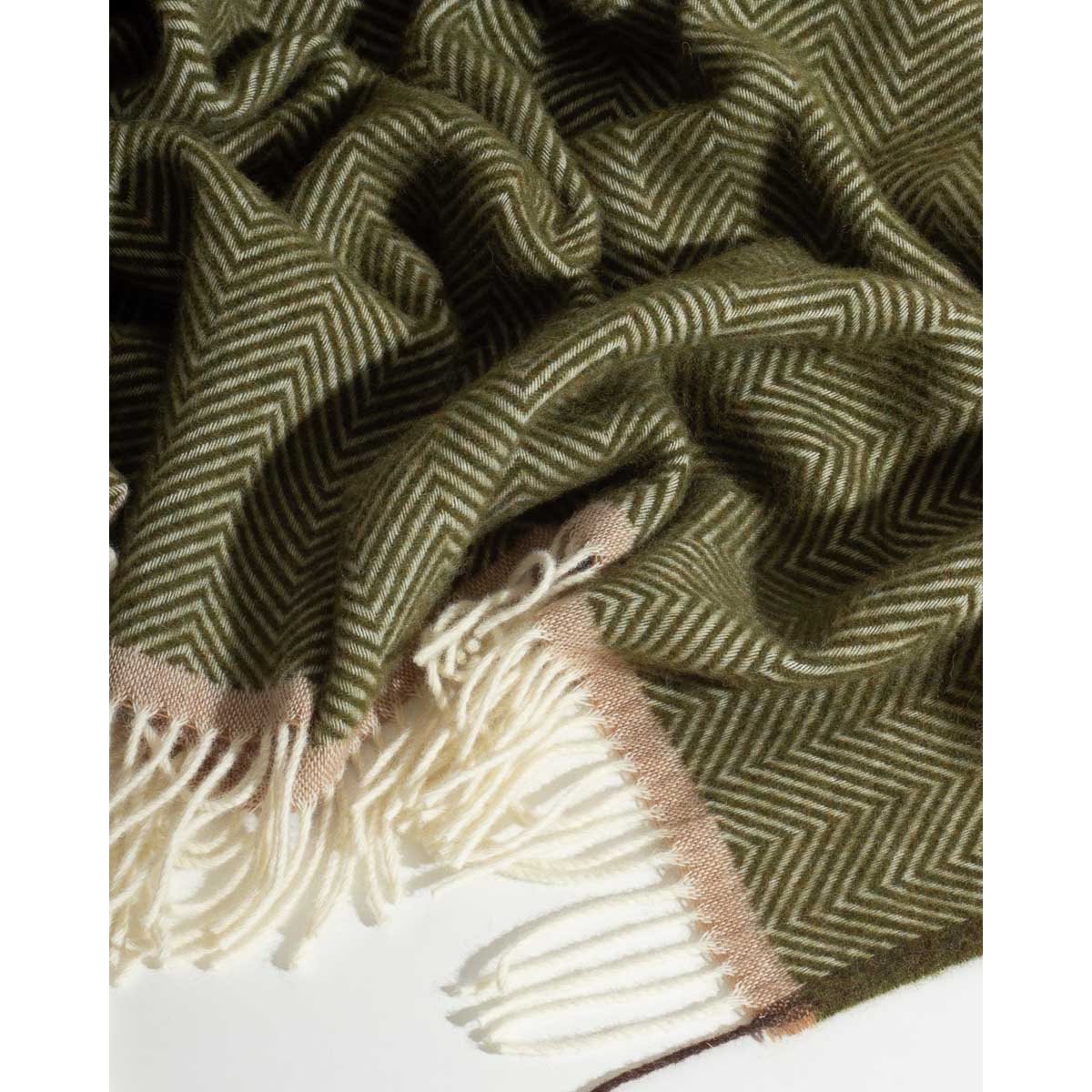 Wollen plaid Denver olive groen 140x200 met zigzagpatroon | Woonware