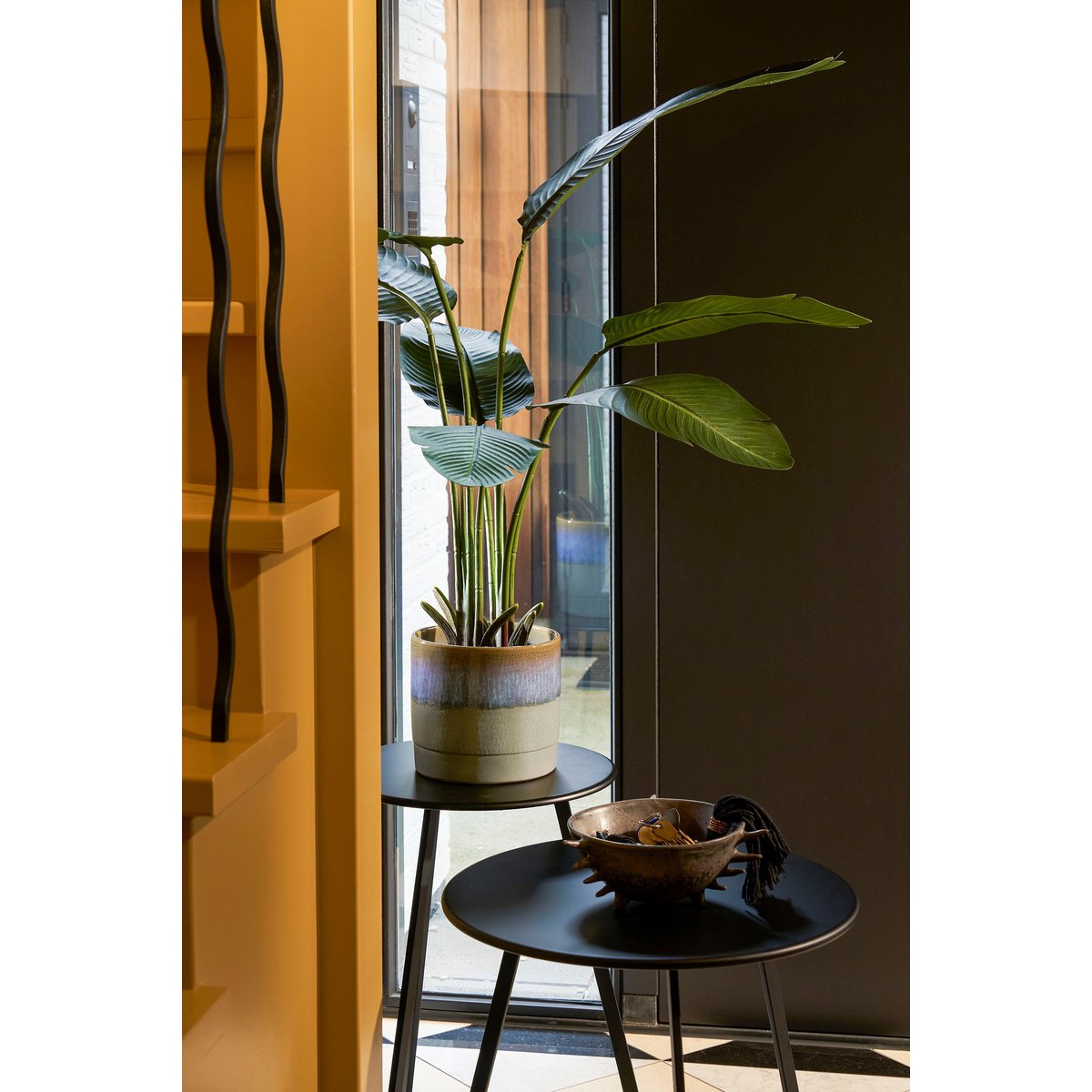 Handgemaakte Olof terracotta bloempot donkerblauw – stijlvolle woondecoratie van Woonware