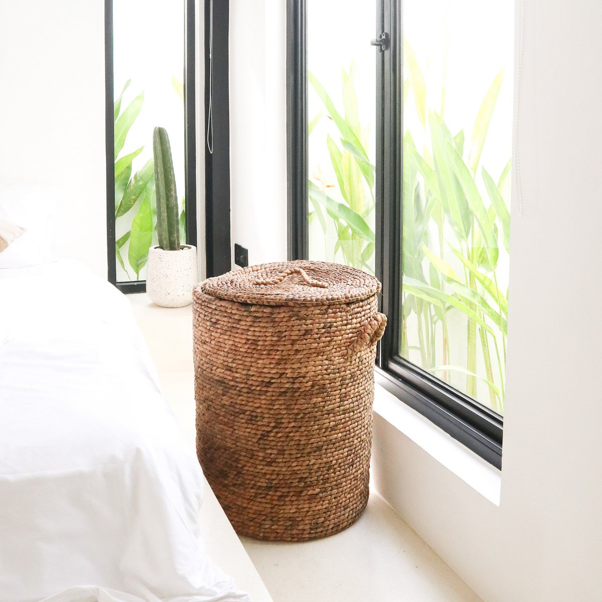 Handgemaakte Ikatmand van waterhyacint – duurzame opberger