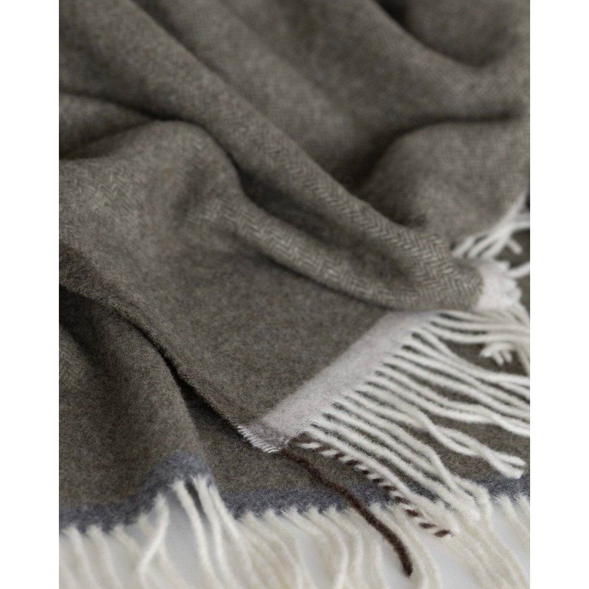 Merino kasjmier plaid Milano Verde Orlo 140x200 diepgroen – luxe zachte deken | Woonware