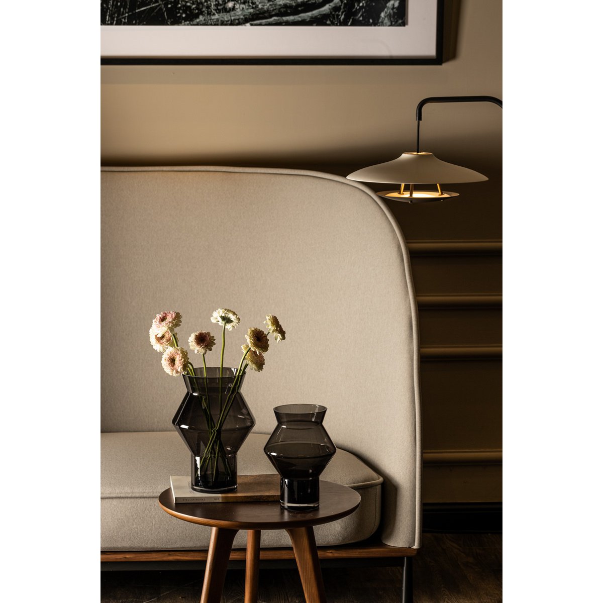 Design vaas donkergrijs glas 28 cm – grote moderne vaas met grafische vorm
