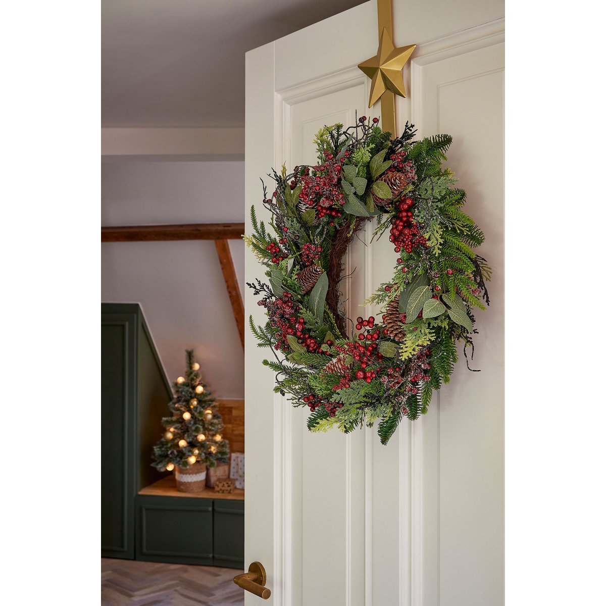 Bodi kerstkrans Ø50 cm bordeaux rood met dennenappels Woonware