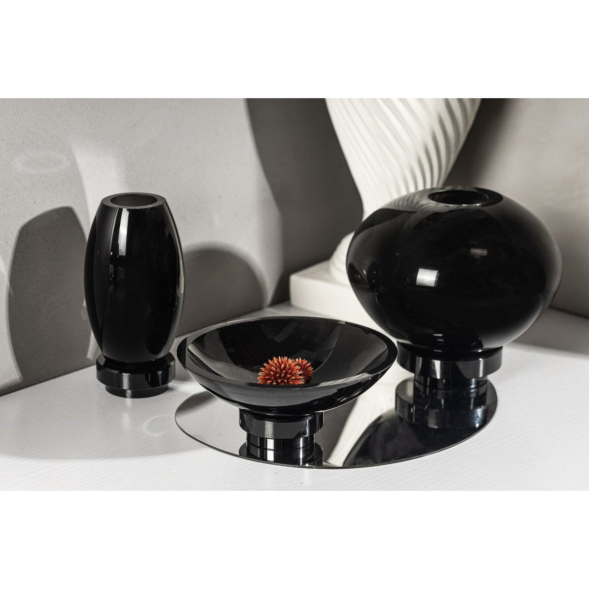 Glazen design schaal zwart Ø22 cm – luxe moderne schaal van hoogwaardig glas | Woonware