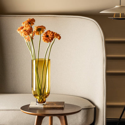 Glazen vaas amber 28 cm – moderne cilindervaas met elegante voet