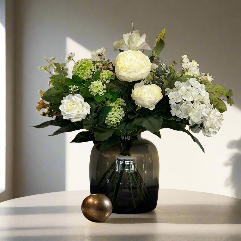 Boeket White Dream 60 cm – kunstbloemen van Woonware in witte tinten met bladtakken