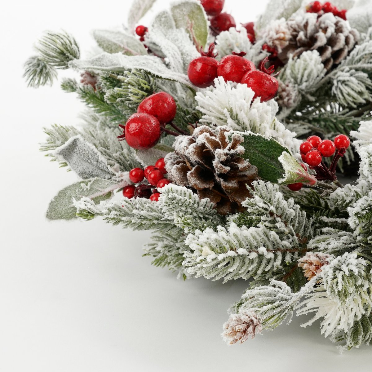 Belfort kerstkrans groen Ø40 cm met sneeuw en rode besjes Woonware