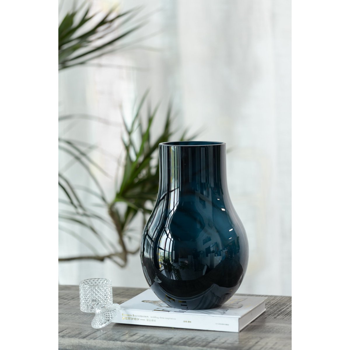 Diepblauwe glazen vaas DAVOS – moderne decoratieve vaas van kwaliteitsglas | Woonware