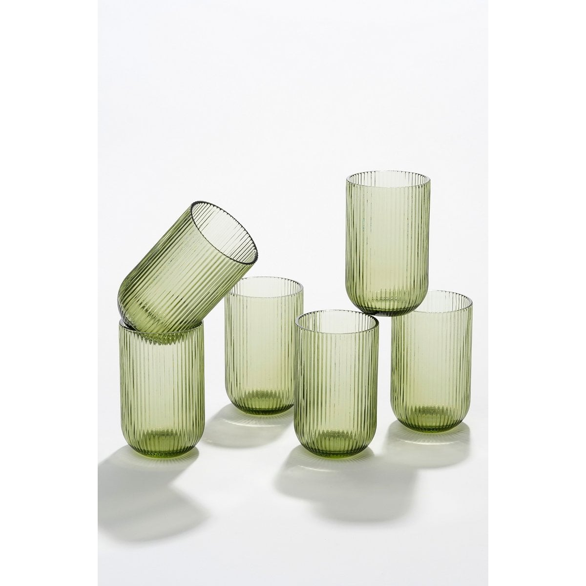 : Lichtgroen geribbeld drinkglas 400 ml – transparant groen glas | Woonware