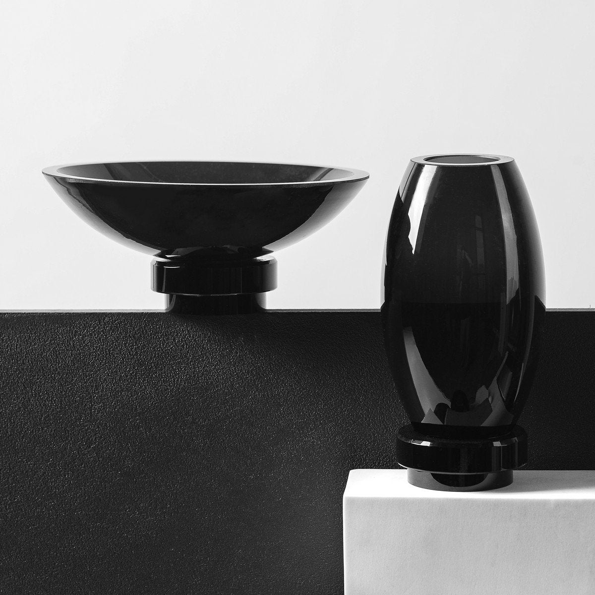 Glazen design schaal zwart Ø22 cm – luxe moderne schaal van hoogwaardig glas | Woonware