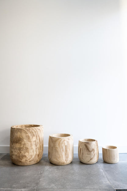Lichtbruine houten Pia bloempot maat L – handgesneden Pawlowna hout